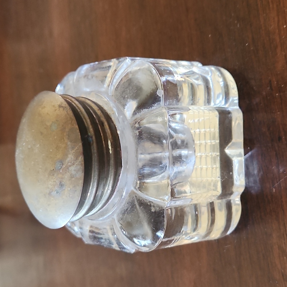 Late-19th Century c.1880 English Molded Glass Inkwell, Brass Collar & Hinged Lid - Picture 1 of 6